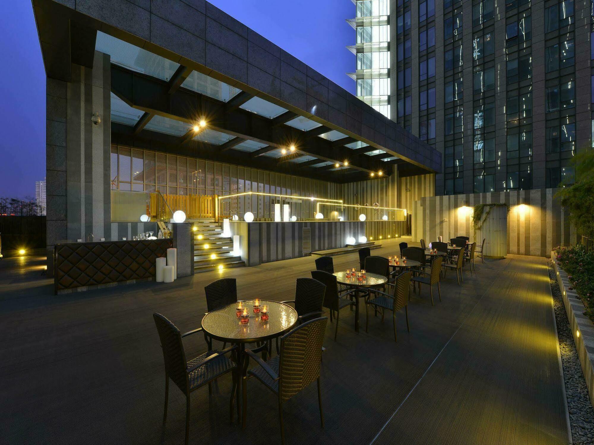 Rhombus Park Aura Chengdu Hotel Bagian luar foto
